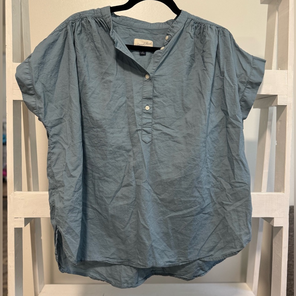 Universal Thread Blue Short Sleeve Button Front Blouse Women’s Medium